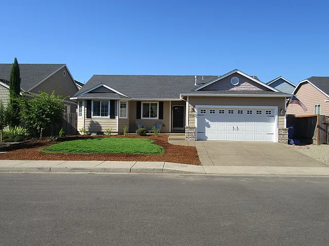 739 Kelsey Loop photo 1