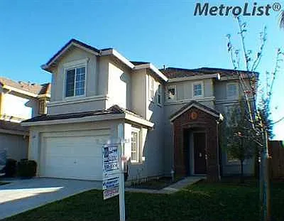 2000 Lotus Way photo 1