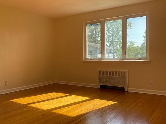2nd image of 146 Belknap Ave Floor 2