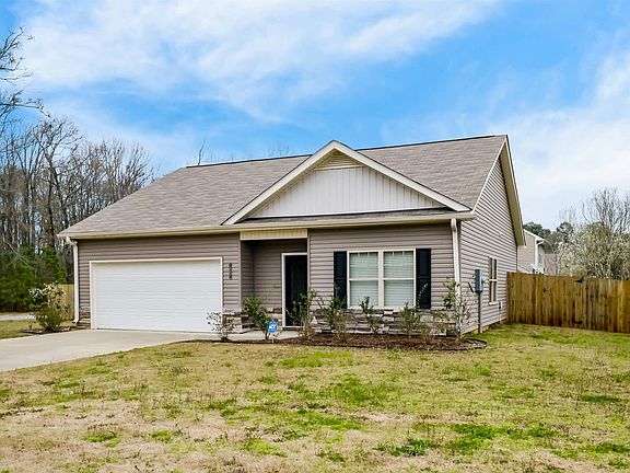 2nd image of 1001 Glades Ln