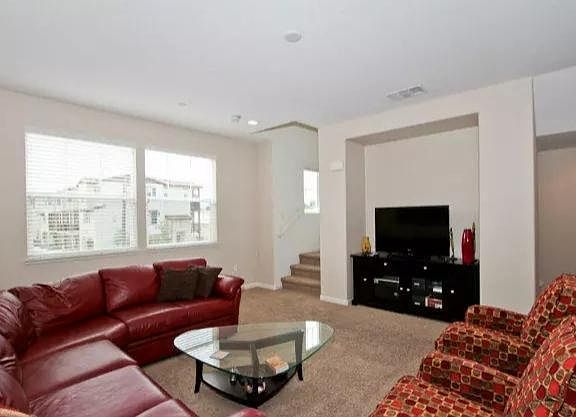 5th image of 637 E Taylor Ave