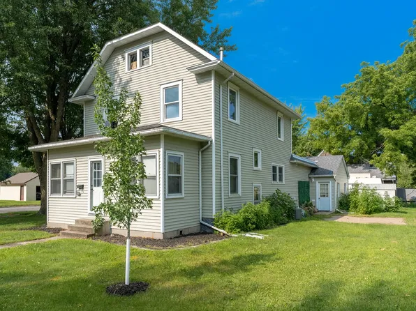 618 4th St SW, Waseca, MN 56093