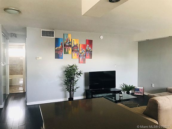 4th image of 1614 West Ave APT 605