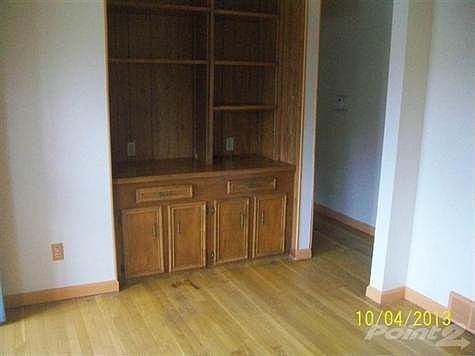 4th image of 631 Wells Ct