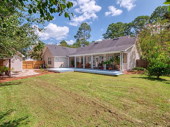 2nd image of 1401 Woodland Way