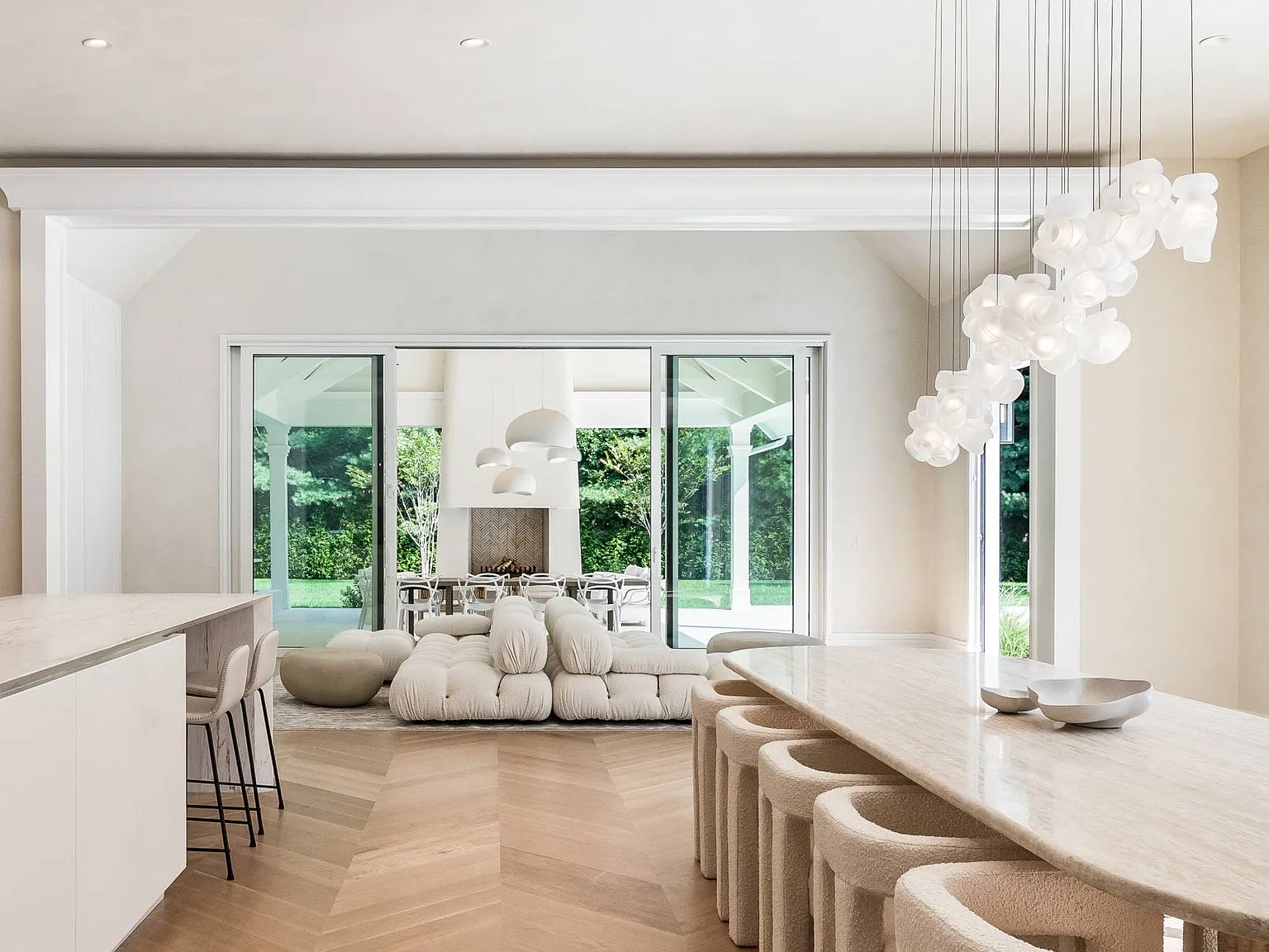 Stunning Water Mill Estate — Photo 3