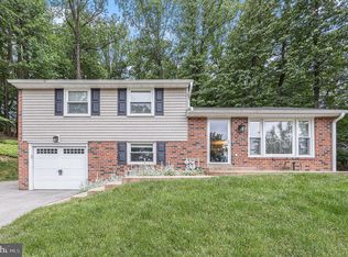 556 Forest Rd, Wayne, PA 19087
