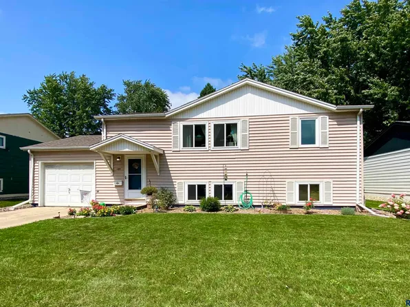 4016 E 23rd St, Sioux Falls, SD 57103