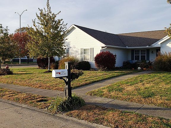 3rd image of 1410 E Willow Dr