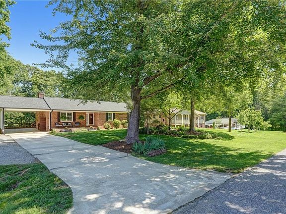 2nd image of 3005 Cedar Creek Dr
