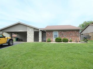 13 Chase Park Dr, Belleville, IL 62226