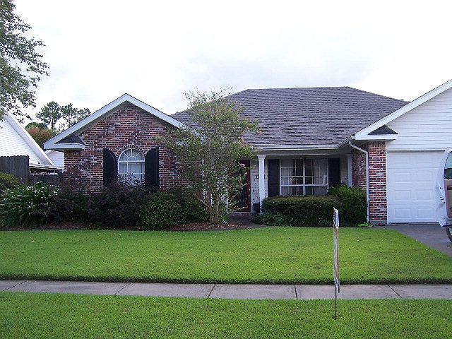 1st image of 221 Laurel Dr