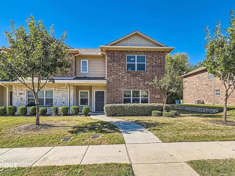 1412 Lake Crest Ln — Photo 2