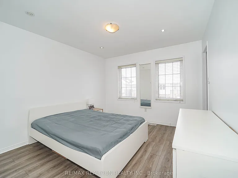 401 Rossland Rd E — Photo 20