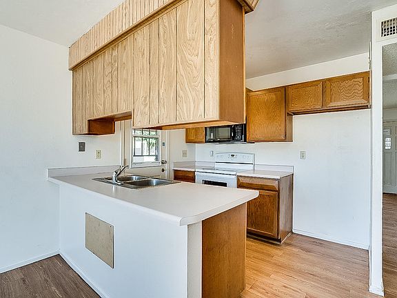 3rd image of 125 W Saguaro St