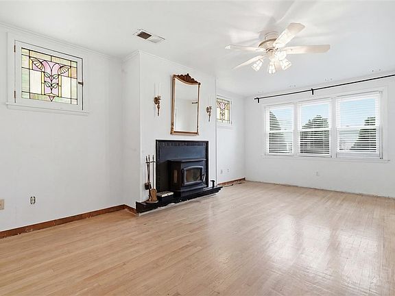 4th image of 435 Ekin St