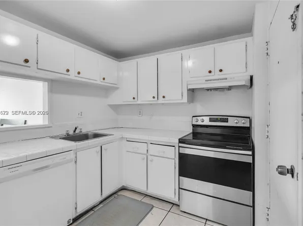 9001 SW 77th Ave APT C402, Miami, FL 33156