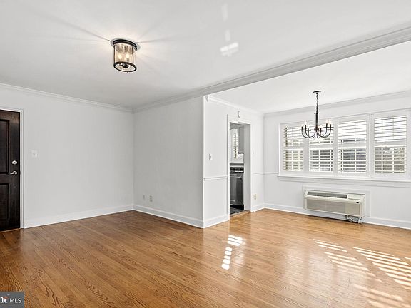 3rd image of 820B S Washington St #229