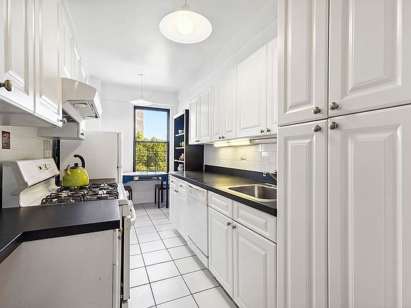 4th image of 172 E 4th St APT 6G