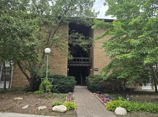 5544 E Lake Dr #76-D, Lisle, IL 60532