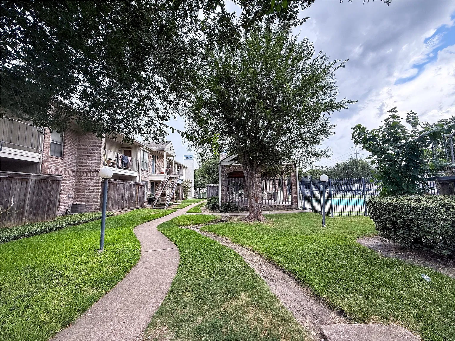 1 bed, 1.0 bath, 571 sqft, $900 — Photo 3