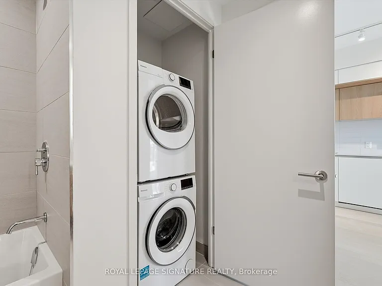 322 Dupont St #1004 — Photo 23