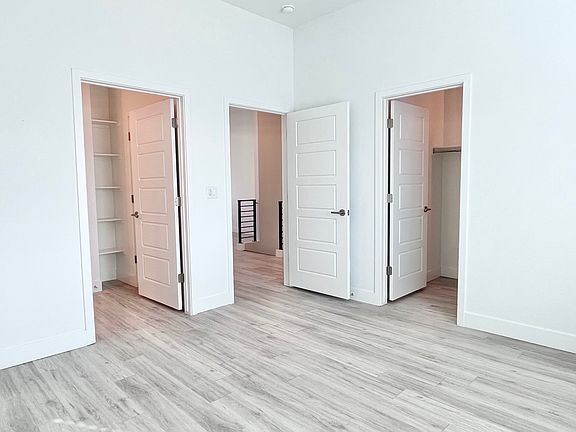 5th image of 3232 N 37th St #104