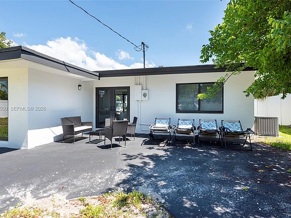 5th image of 2308 SE 18th St