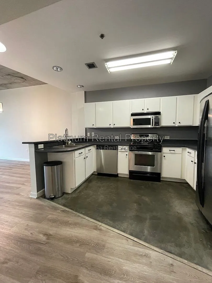 115 W Peachtree Pl NW — Photo 4