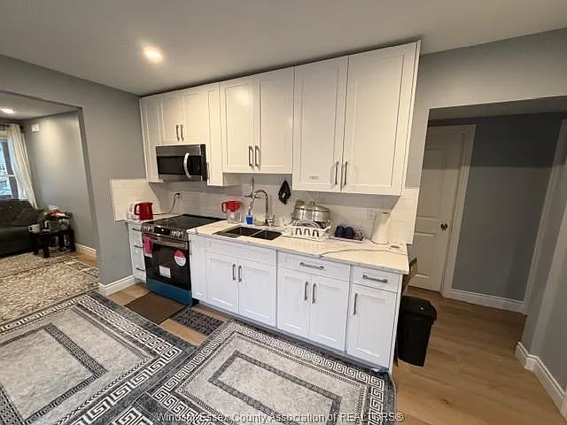25 Giles Blvd E #MAIN LEVEL — Photo 8