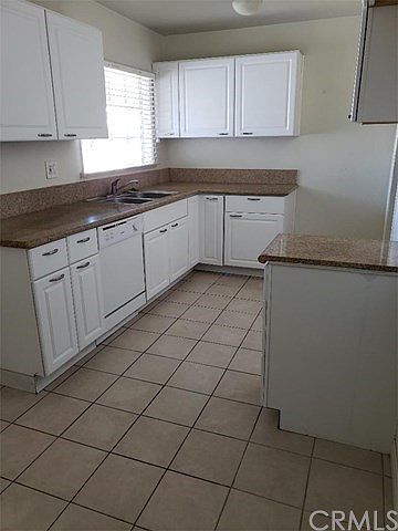 2nd image of 948 W 138th St