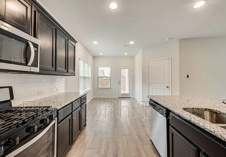 1713 Wayne Ln — Photo 11