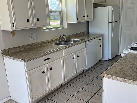 4th image of 9823 Bayou Woods Dr