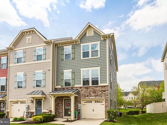 3rd image of 627 Foxwood Dr