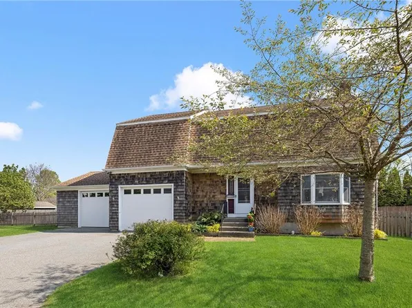 9 Xavier Ter, Newport, RI 02840