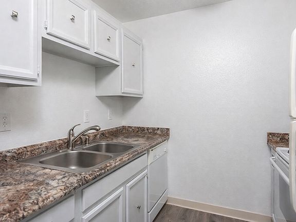 3rd image of 2021 Farmer Pl APT 3