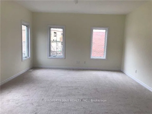 80 Diana Dr — Photo 4