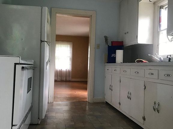 5th image of 3101 Greenwich Ave