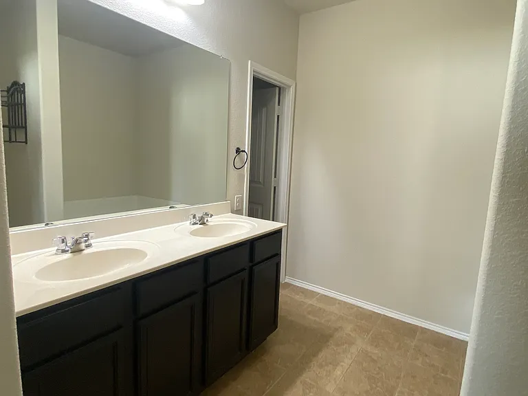 9145 Blackstone Dr — Photo 13