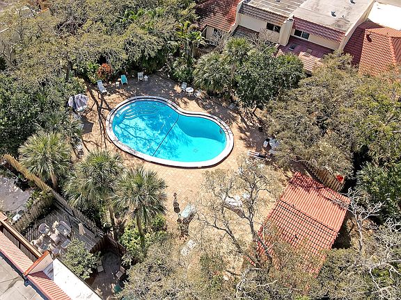 4th image of 8755 Cocoa Ct