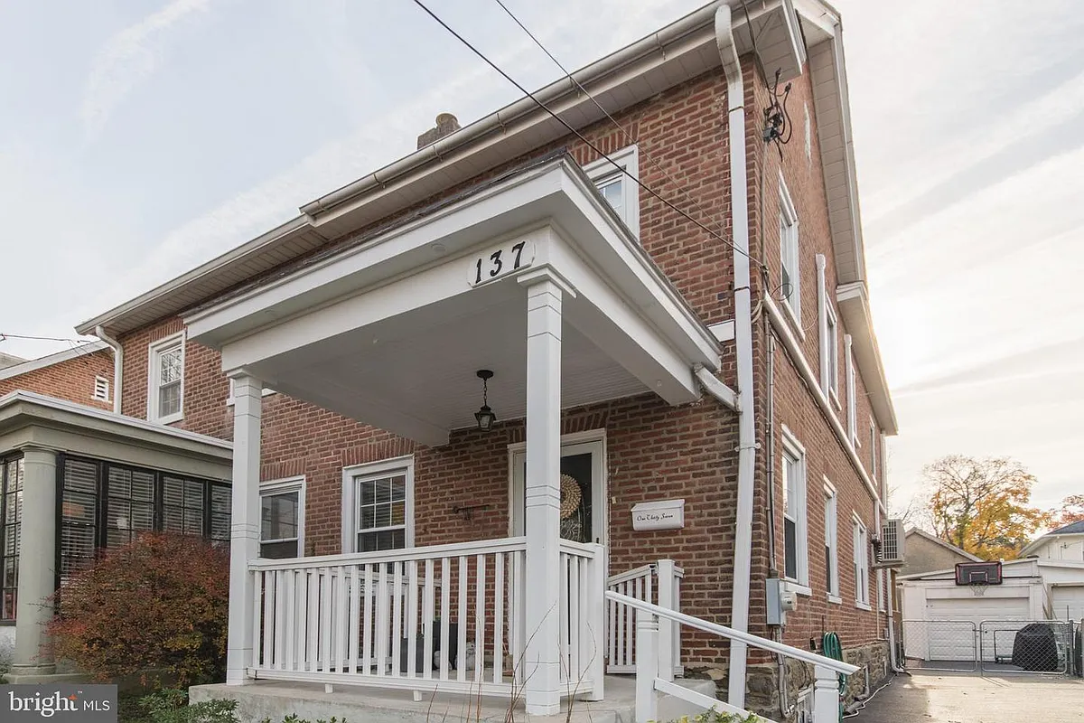 Building Photo - 137 Simpson Rd
