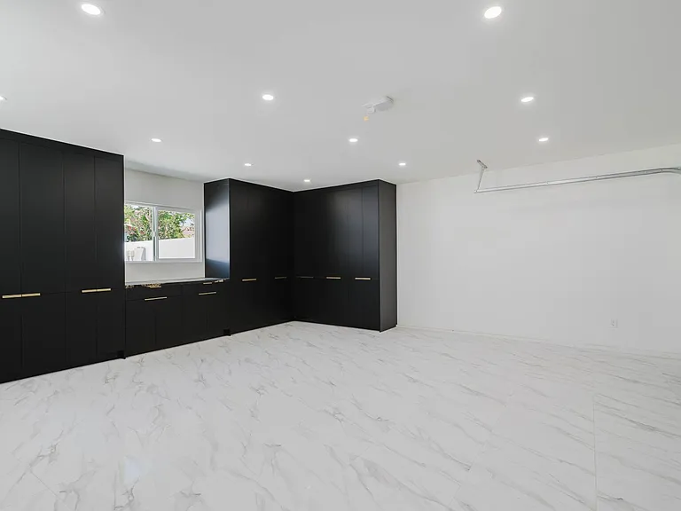 9010 Dempsey Ave — Photo 35