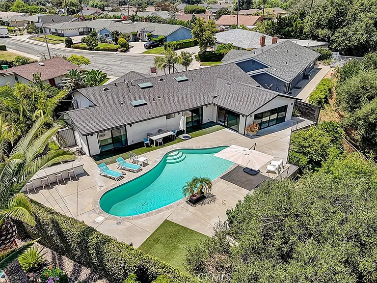 832 N Oceanbluff Ave — Photo 37
