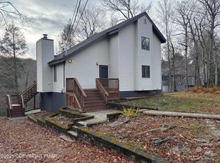 113 S Lehigh River Dr, Gouldsboro, PA 18424