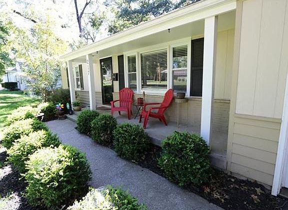 2nd image of 217 W Sweeney Blvd