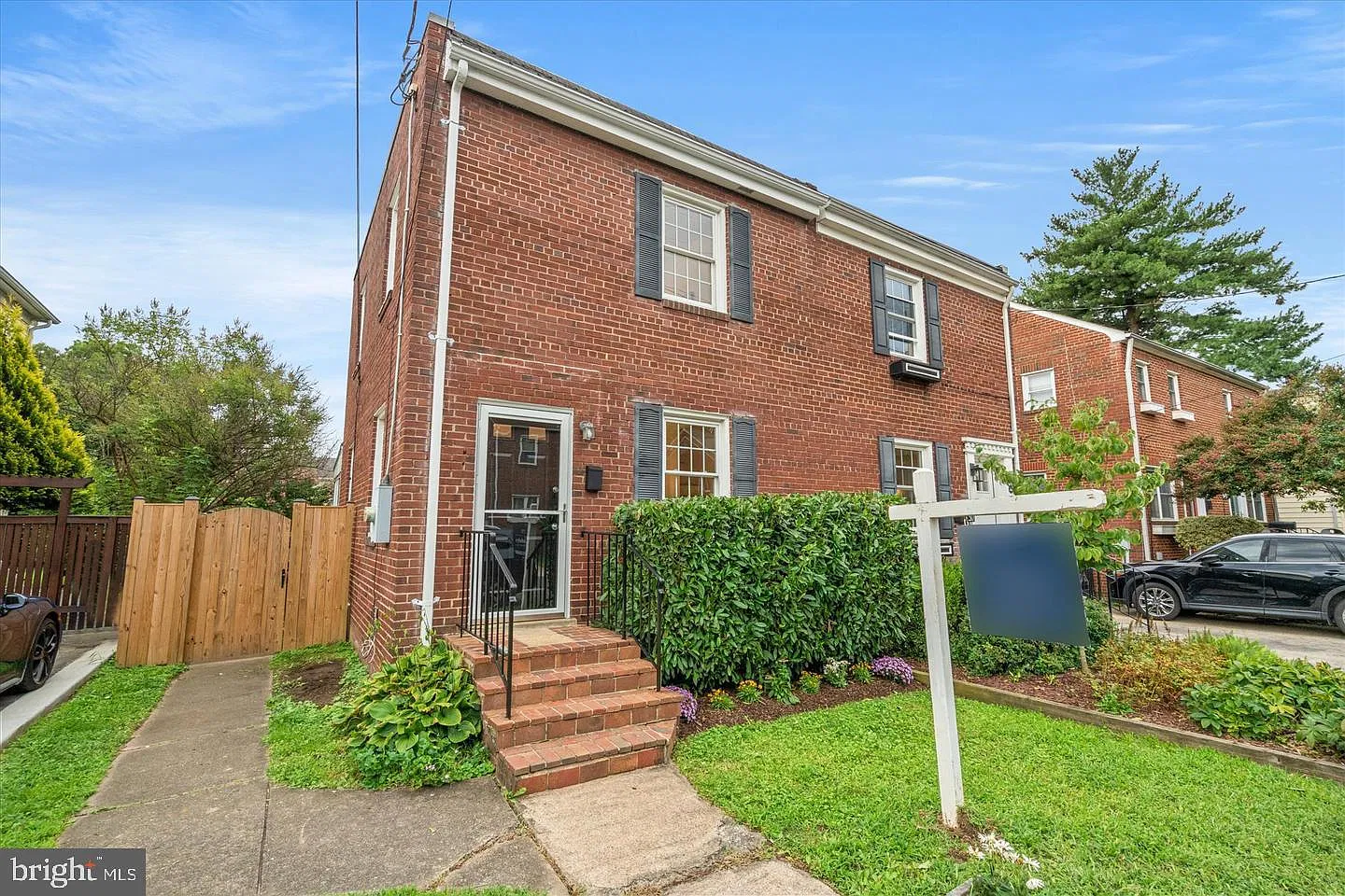 2 bed, 1.0 bath, 864 sqft, $2,800 — Photo 1