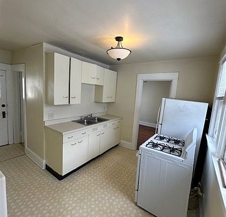 4th image of 1123 N Church St APT 3