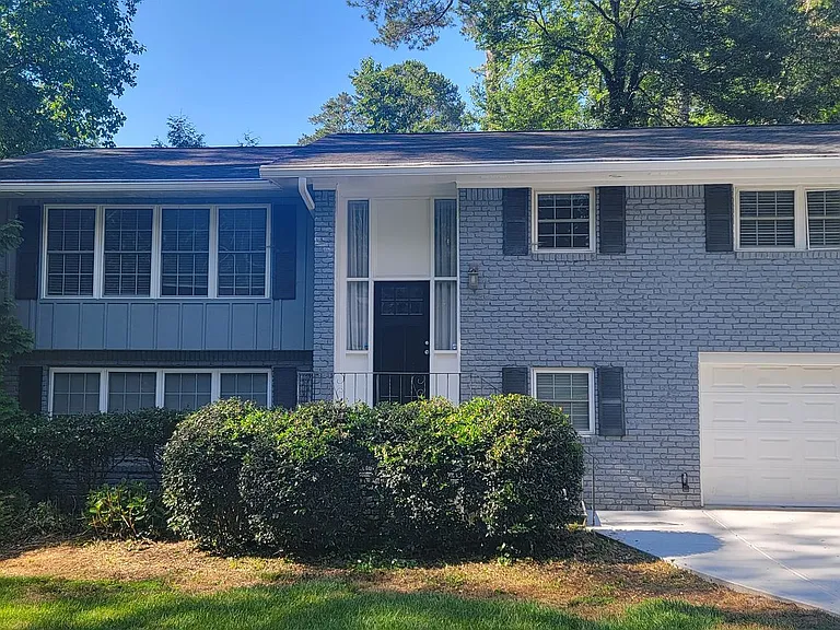 2497 Wentworth Dr NE — Photo 1