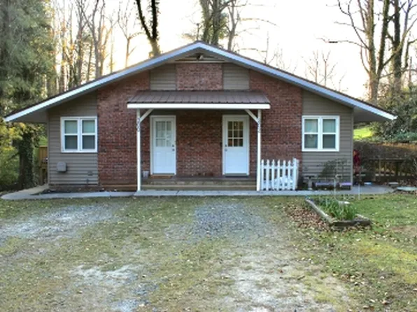 300 Daniel Dr #1, Hendersonville, NC 28739