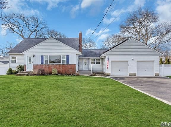 2nd image of 374 Blossom St